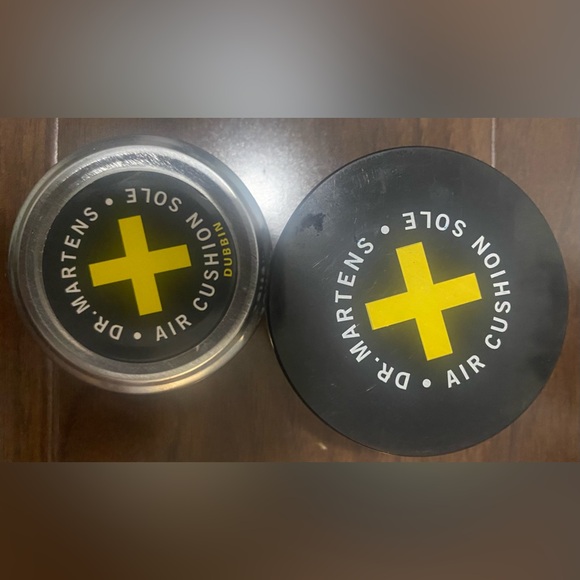 Dr. Martens  Details × Details Dubbin softens, conditions, waterproofs and stops - Picture 2 of 3